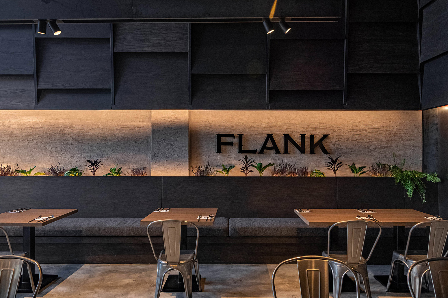 Flank Fast Casual Restaurant Branding by Estudio Nuar